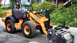 F-SERIES COMPACT WHEEL LOADERS HIGH VERSATILITY Ready for every attachment FAST ATTACHMENT CHANGE OVER Plug