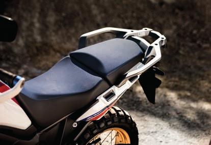 No problem with the CRF1000L, because the spacious and comfortable seat can be adjusted from the standard 870mm down