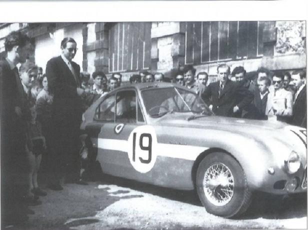 It is a tight race since the 3,8 litre. car of Rolt and Hamilton almost won the third position but problems with the gear box forced them to let the Allard J2 overcome them 1951 Nash Healey nr.