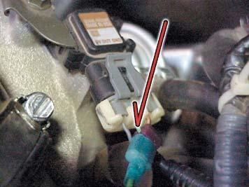 harness of the vehicle (Fig.31-2). It is advised to solder the joints at these two splices to ensure a good connection from the under hood environment. This is a low current high frequency circuit.