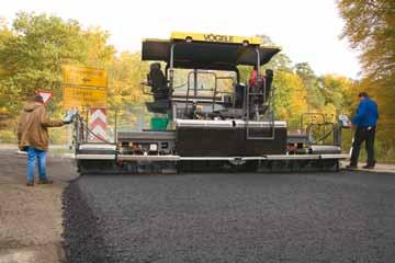 Screed Options Screed Options for SUPER 2100-2 AB 500-2 Example: AB 500-2 TV built up to maximum pave width Pave Widths - Infinitely variable range from 2.55m to 5m.