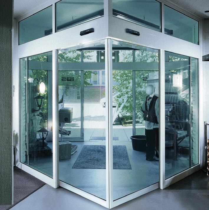compactmaster CMW / CMW-F prismatic sliding door Entrance doors adapted to the building architecture Visual accents for any desired angle An exceptional sliding door to give your entrance area an