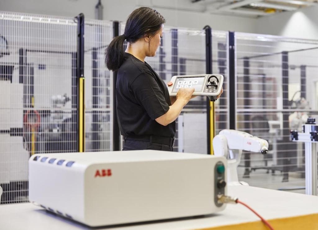 OmniCore TM Controller IRB 1100 is Equipped with The State-of-the-art Controller The first offering from ABB s new era of flexible, intelligent and tailored solutions A impressive range of