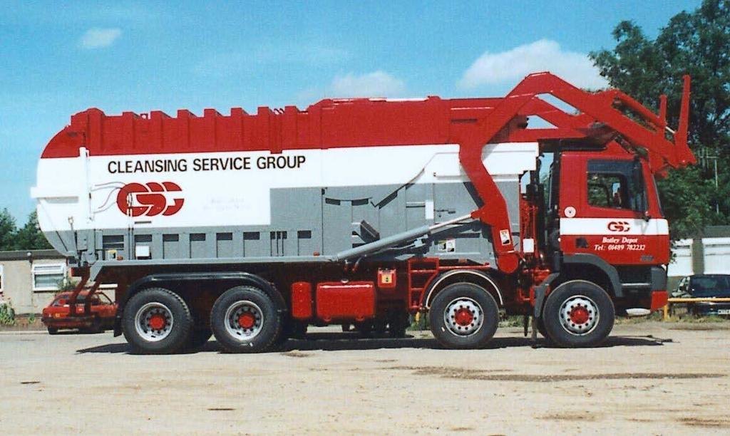achieved a high compaction density. Simmons Engineering also designed both the front loader lifting arms and forks and the hydraulic opening roof door.