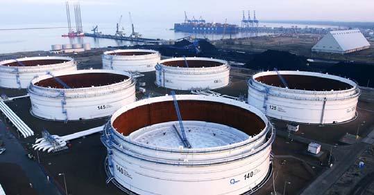 EXPANSION OF CRUDE OIL STORAGE CAPACITY IN GDAŃSK Currently PERN implements two large projects expanding PERN s crude oil storage capacity: 1.