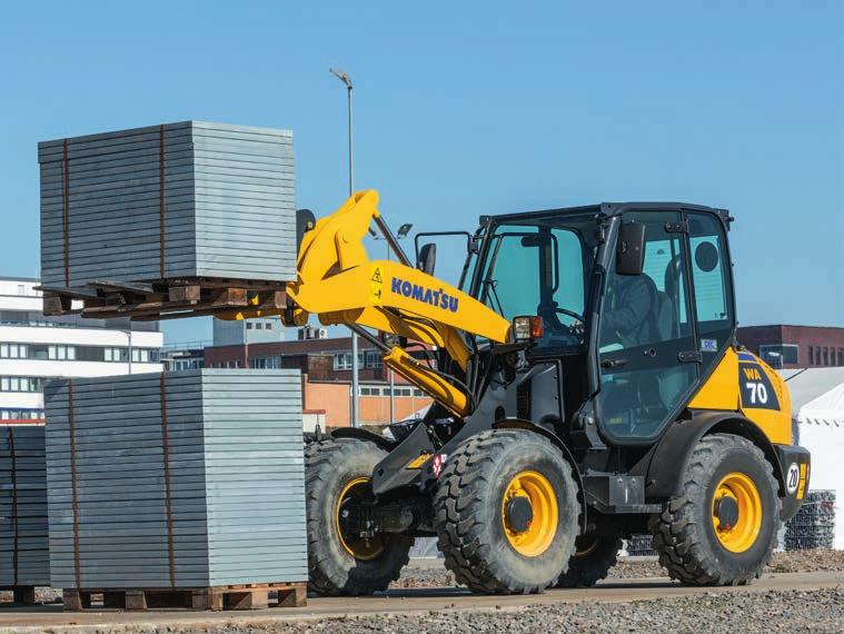 versatile. When working with Komatsu pallet forks, the operator can rely on EF cinematic to transport loads parallel to the ground without readjusting the fork tines.