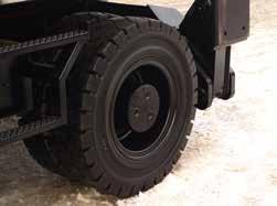 4 Stability, hydraulics and attachments 6 Solid tyres prevent punctures and aid stability,