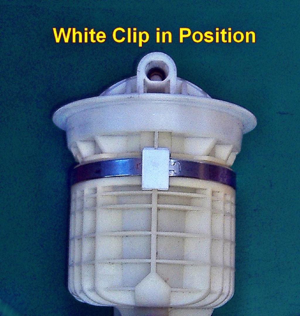 15. Before replacing the filter module, the tank port seal must be in position around the plastic lip of the port. The seal must be the correct way up.