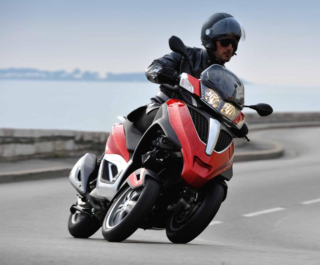 FUN COMES AS STANDARD PIAGGIO REVOLUTIONISED THE SCOOTER WORLD IN 2006 WITH THE INTRODUCTION OF THE PATENTED DUAL FRONT WHEEL LAYOUT WITH INDEPENDENT, TILTING SUSPENSION.