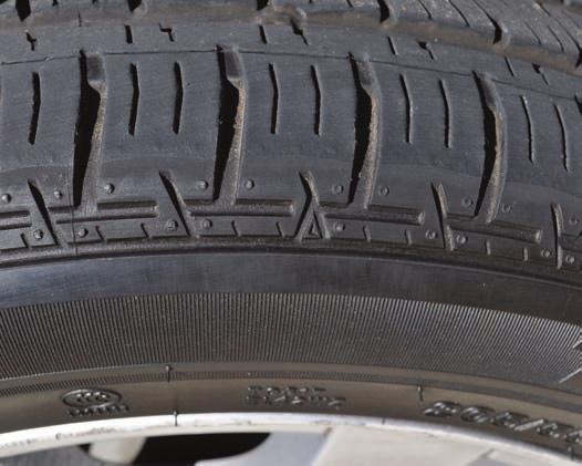 Tire and Wheel Service 1149 Wear bars Figure 62.8 Markers cast into the tire sidewall indicate the location of the wear bars in the base of the tread.