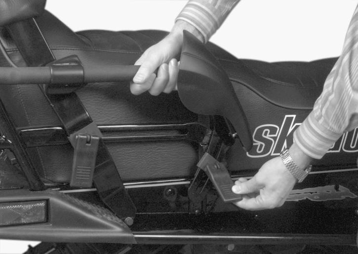 A06H2MA 1 1. Lift adjustment lock (both sides) Hitch WARNING Backrest should only be repositioned while the snowmobile is stopped.