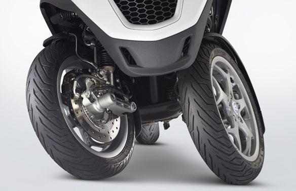 PRODUCT DETAILS - SAFETY The new MP3 is the first 3 wheels offered with ABS braking system and ASR (traction