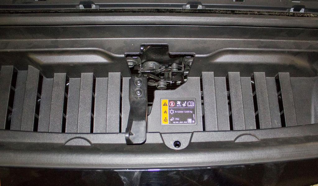 Preparation: Disconnect the negative battery terminal. Park the vehicle on level ground and set the emergency brake.