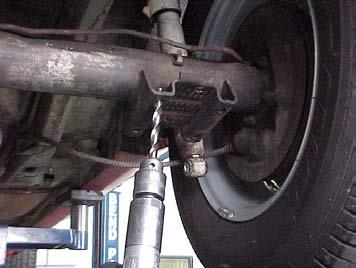 Installation Notes for 2408C/2409C Leaf Springs 1. Support vehicle by the frame using lift jacks or jack stands.