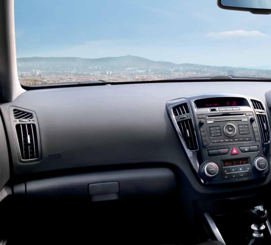 DRIVER COMFORT Who needs a personal assistant? Stay cool and comfortable when the temperature rises with the convenience of air conditioning. Climate control is available on cee d 3 models.