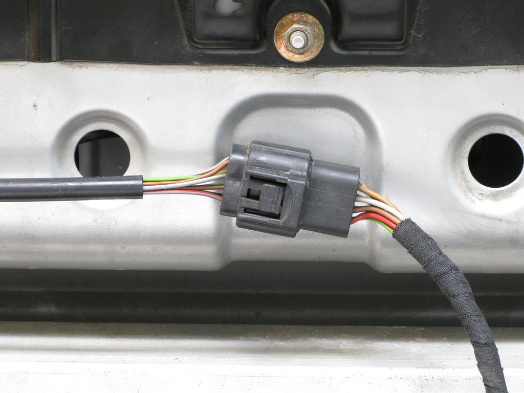 5. For Slip-On and Evolution: disconnect the number plate s light and park sensor s connector and remove the rear bumper
