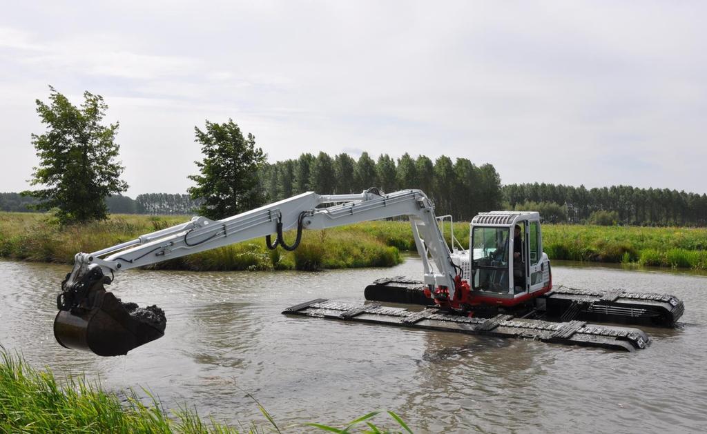 ARM SET To get the best out of the excavator on Amphitrax pontoons, arm length must be increased in most cases. Both the standard mono-boom and dipper should be lengthened by 1.5 m.