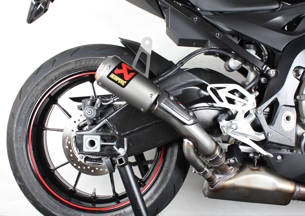 Align the muffler in respect to the motorcycle and tighten the muffler s bracket to specified torque (F 07).