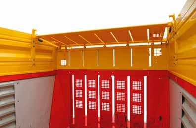 Harvest transport mode To make full use of the loading chamber, the forage compression flap is lowered inwards.