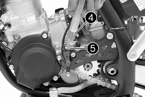 Level (fluid level below container rim) 4 mm (0.16 in) C00260-10 Brake fluid DOT 4 / DOT 5.1 ( p. 85) Position the cover with the membrane. Mount and tighten the screws.