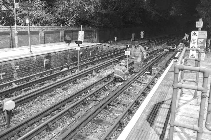 6 Underground News Above: For the train to reach the Ongar branch the fixed red lights in platform 1 at Epping had to be lowered for the train to pass over, the right-hand lamp
