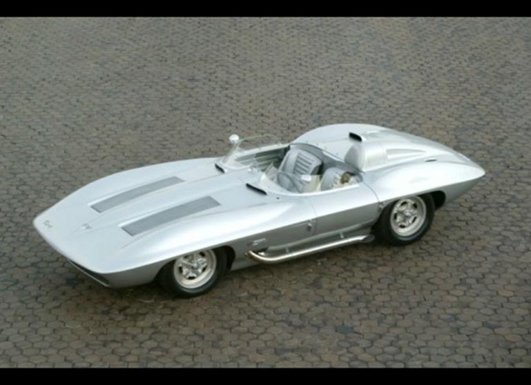 CIRCLE CITY CORVETTES Issue -7 9 The Mako Shark concept car from 1961 was the inspiration for many of the first design changes