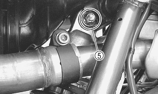 SP329 4. Remove the rear shock absorber by lifting up the swing-arm and lowering the shock absorber assembly. SP331 Direct the valve stem away from your body.