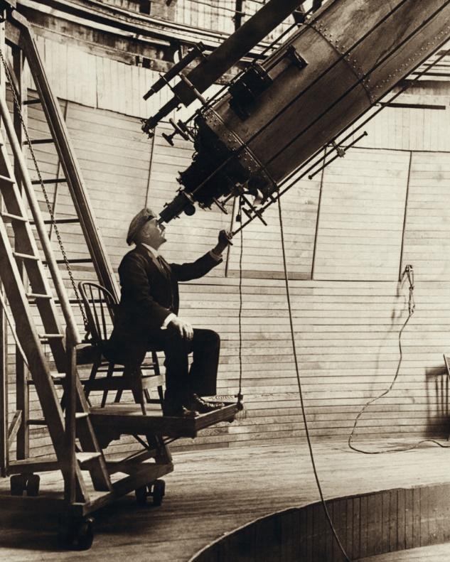 Image of a refracting telescope from the