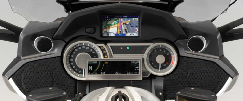 Design. Cockpit. In the rider's field of vision, one s eyes initially fall on the high-quality instrument panel with two circular instruments, indicator lights and central colour display.