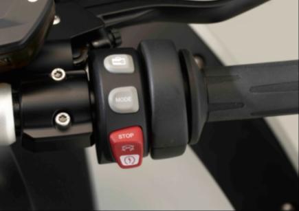 The servomotors for the locking system are located in the body and there is a mechanical locking mechanism for the pannier locks which uses a bolt.