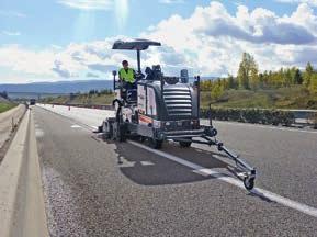 The W 50 DC / W 50 DCi is milling rumble strips into the hard shoulder at high speed An impressive all-rounder Cutting a trench with the