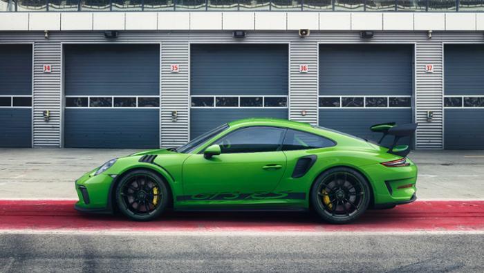 February A clear focus on motorsport: In February, Porsche has announced the new 911 GT3 RS.