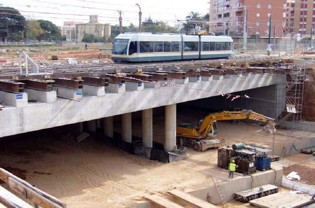 over 84 metres in four openings for the turning slip road on an intermediate height between the North Ring Road and the CV-35. METRO AND TRAMWAY UNDERPASS.