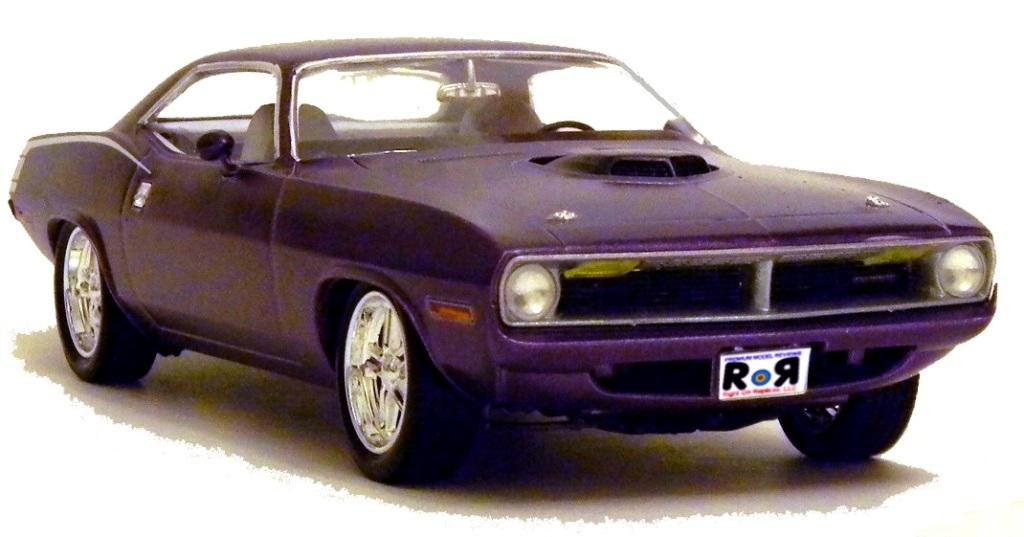 Right On Replicas, LLC Step-by-Step Review 20140923* 1970 Plymouth HEMI Cuda 1:25 Scale Revell Model Kit #85-4268 Review Review and Photos by Will Emerson In 1964 Plymouth developed the Barracuda