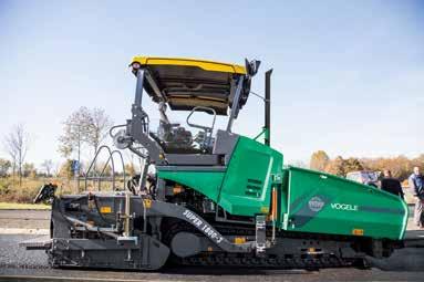 When working with the seat swung out, the paver operator s console can be swivelled out together with the operator s seat.