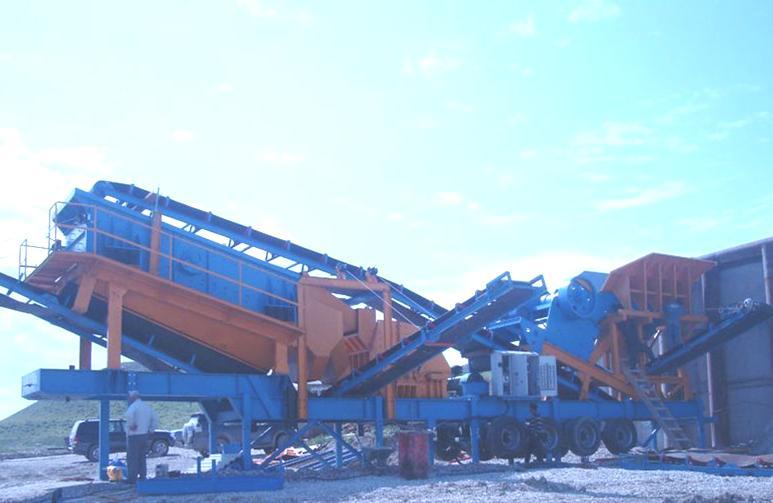 MOBILE CRUSHING AND SCREENING PLANTS Advantages : (1) Equipments Integration: Complete set of equipment, rational and compact combination, maximally saving the working area.