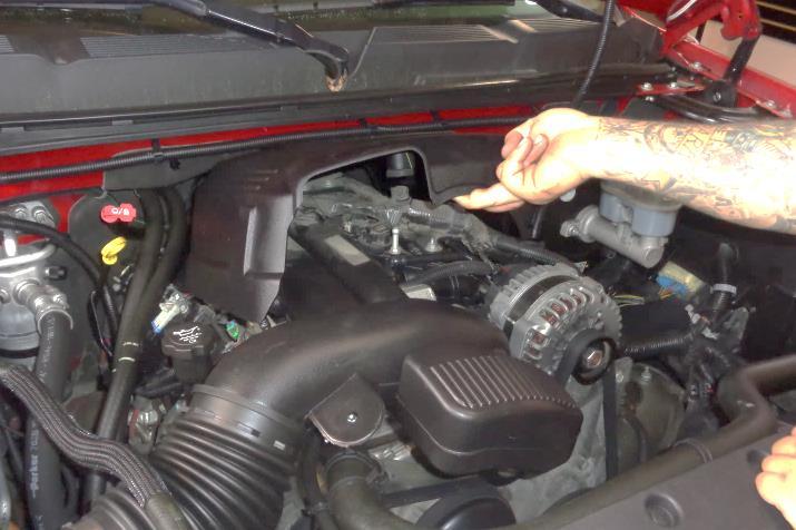 Remove the engine cover by firmly lifting it straight up to release it from its friction clips.