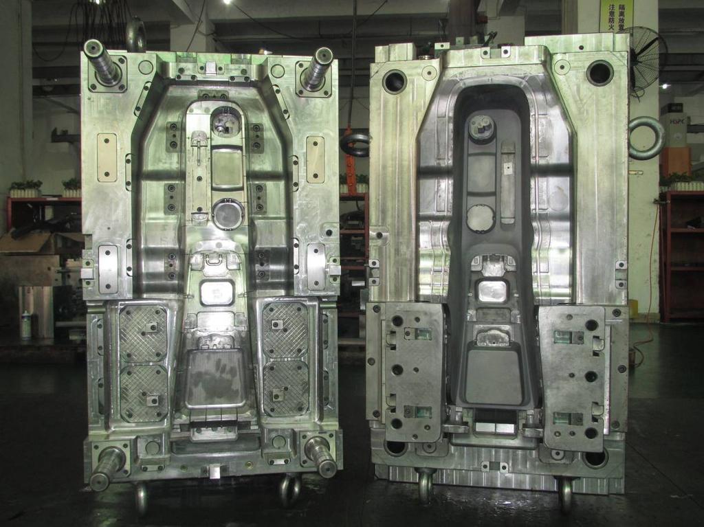 Automotive Center Floor Console Client: GM T1:60 days Cavity:1 Cavity Steel : Budrus 1.