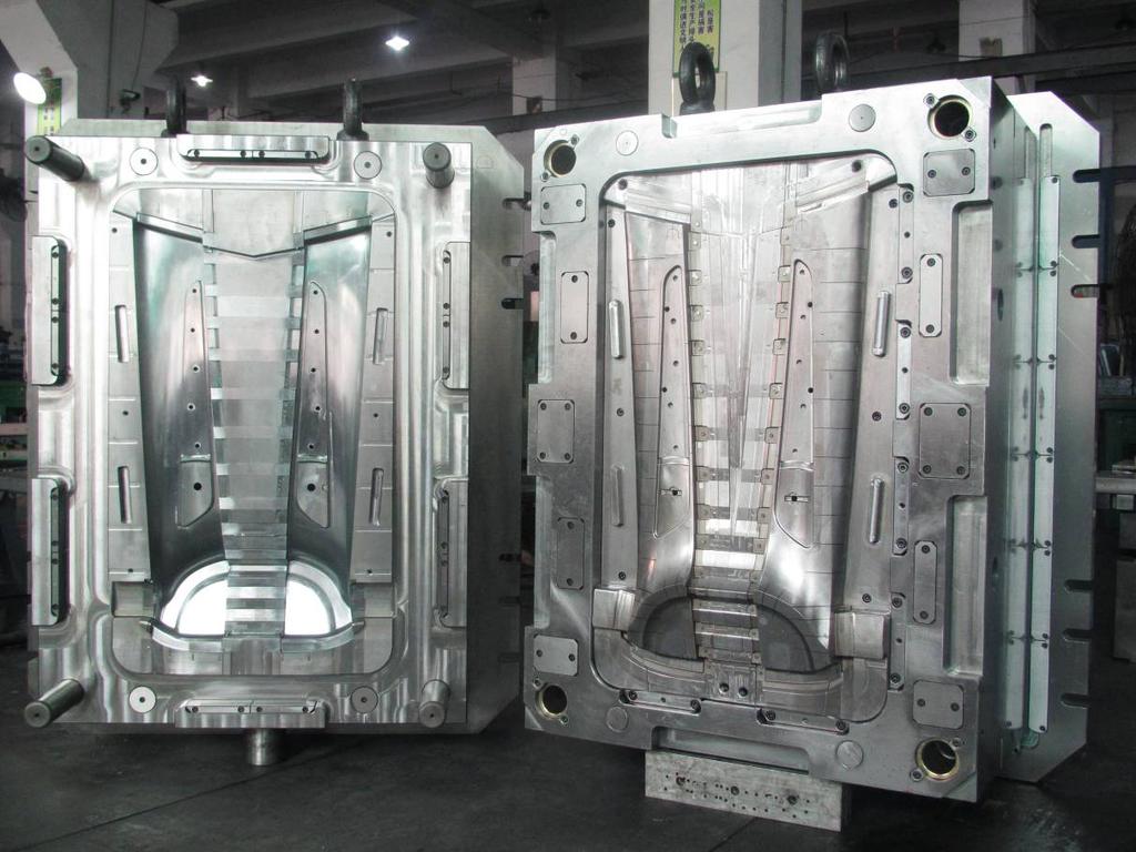 Automotive Interior Door Trim Mold Client: Honda T1: 60 days Cavity:1+1 Cavity Steel