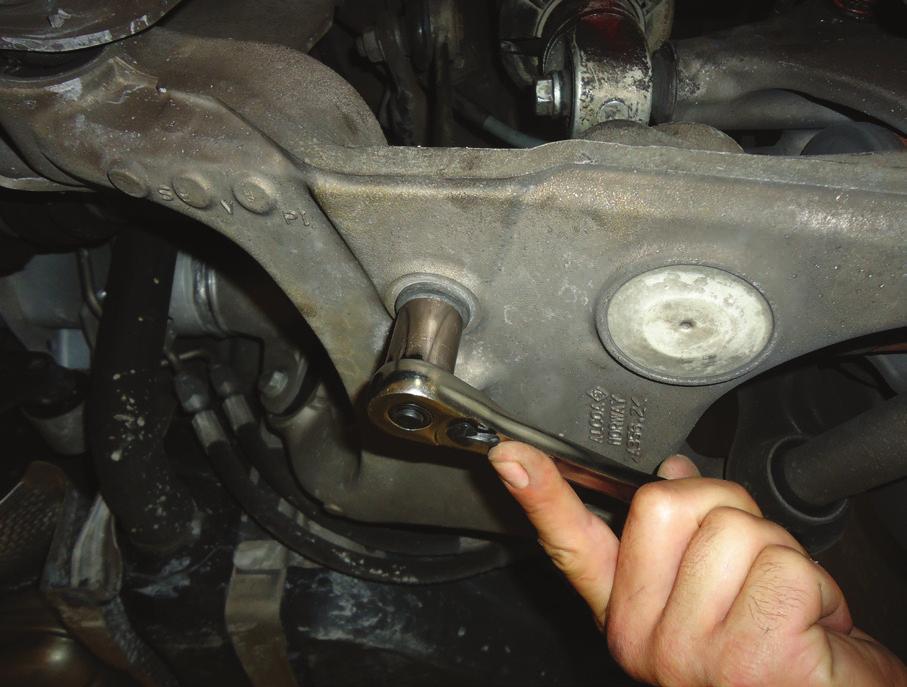 LOOSEN AND REMOVE THE SWAY BAR END LINK NUT FROM THE