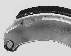 E) Installation instructions Brake linings Original dimensions and wear limits, see table in chapter Maintenance instructions. Two different brake linings are riveted onto each brake shoe.