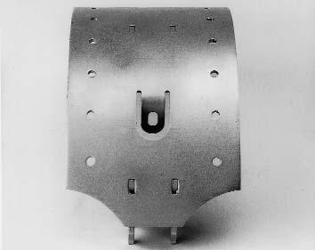The brake linings have a monitoring shoulder on the face end indicating the brake lining type approved by SAF and the wear limit for the minimum brake lining thickness.