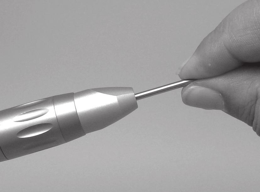 2) Open the icare door and attach the handpiece to the E-Type handpiece joint until it locks (Fig. 16). 3) Push and pull the handpiece to be sure that it is securely attached.