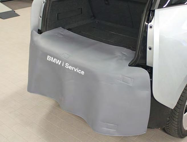 With imprint of the BMW i Service logo to support the Weight: