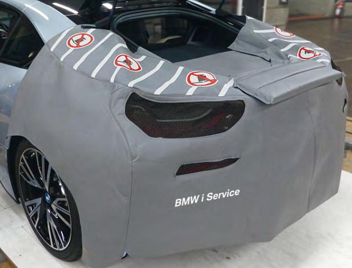 With large imprint to warn against overloading and imprint of the BMW i Service logo to support the With coated mesh fabric covering the tail lamps and padding of the
