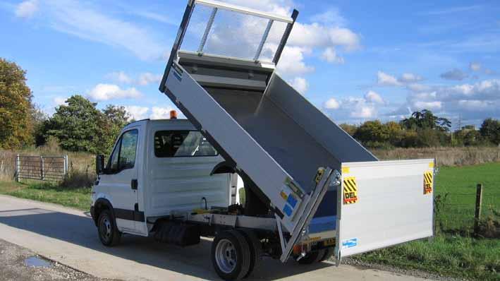 Dump Thru This column lift is designed to give the operator the ability to quickly remove the platform pivot pins, allowing the platform to remain vertical when the