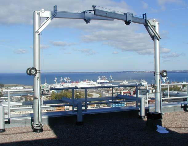 Often the davits are used together with a long modular suspended platform, making it possible to access up to 12 metre (40 feet) wide