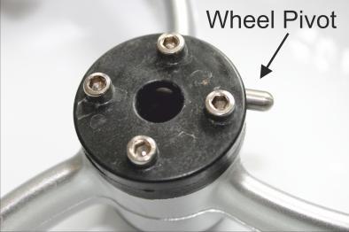 Take as reference the tire tread of the front wheel or follow the pattern of Figure 1 (p. 5).