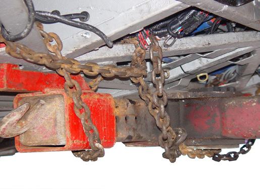 8 /18-500.00 11. Attach a security chain around the chassis and the tow bar on both the left and right-hand sides of the towing beam. Ensure that the chain is sufficiently tight. See Figure 12.