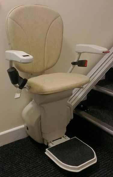 About the Stairlift 1 12 2 11 10 3 9 4 8 5 7 6 No Meaning No Meaning 1 Arm rests (fold up and down) 9 On / Off Switch 2 Direction Control 10 Seat Swivel Levers 3 Keyswitch 11 Lap Belt 4 Rail 12